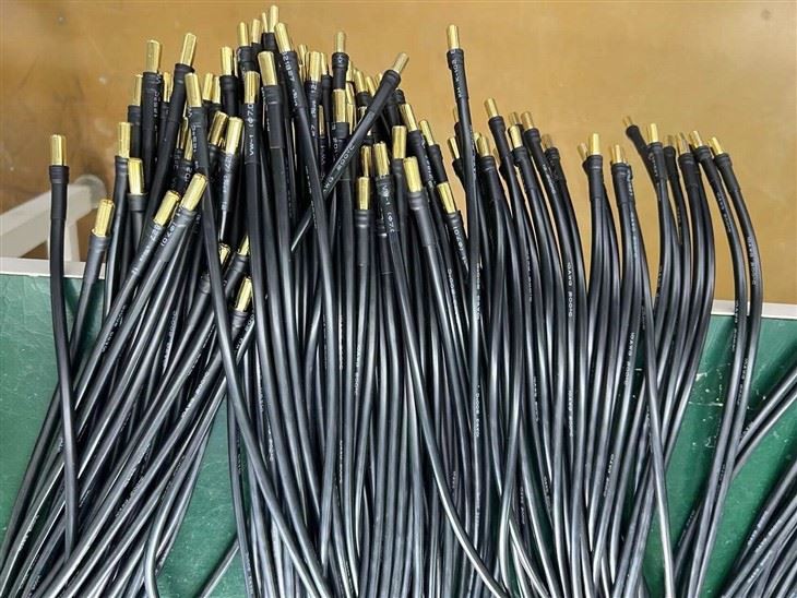 8.0mm Male Gold Plated Connector With 10AWG Silicone Wire 8.0mm Male Gold Plated Connector With 10AWG Silicone Wire